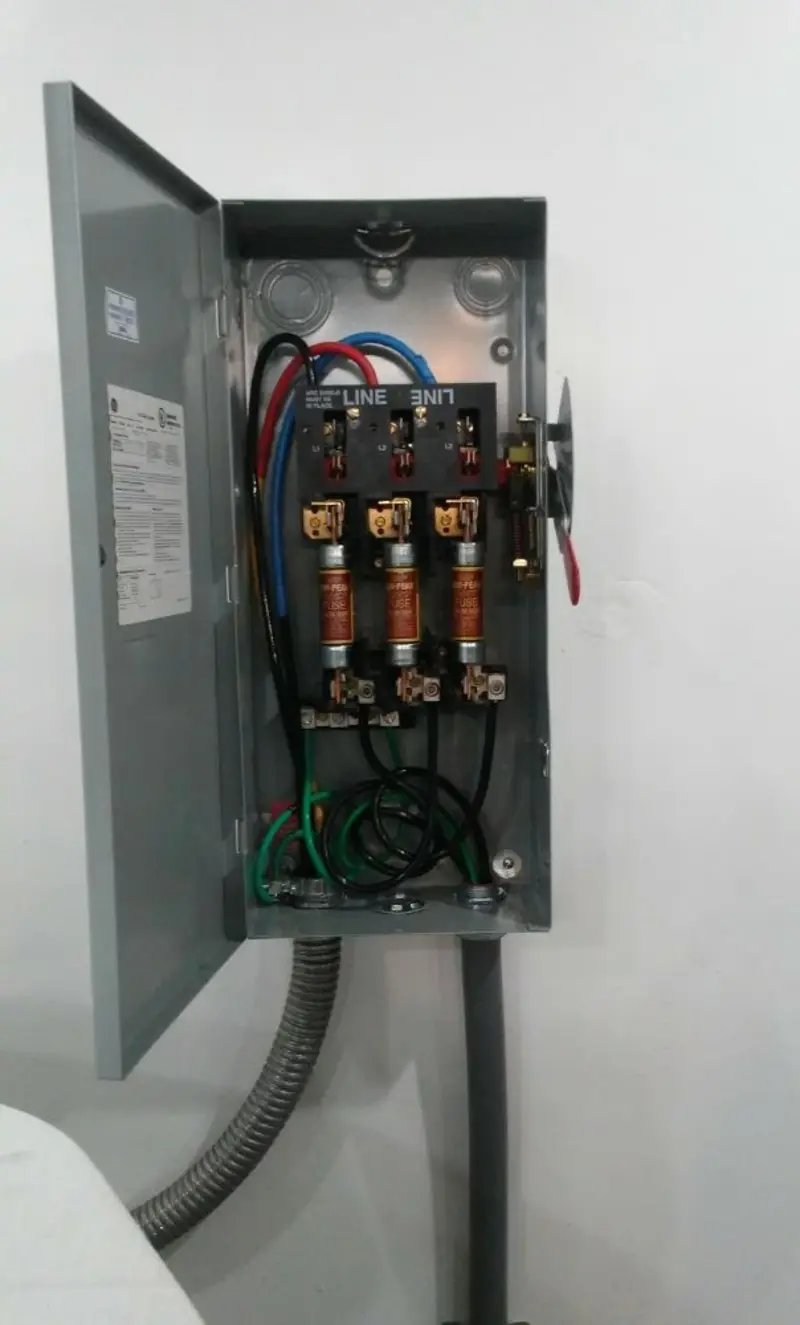 Three-phase disconnect switch installed for Smoke Detector Installation in Daly City